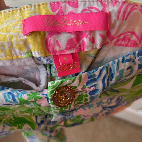 LILLY PULITZER SCALLOPED SHORTS SIZE 6 - Picture 3 of 3